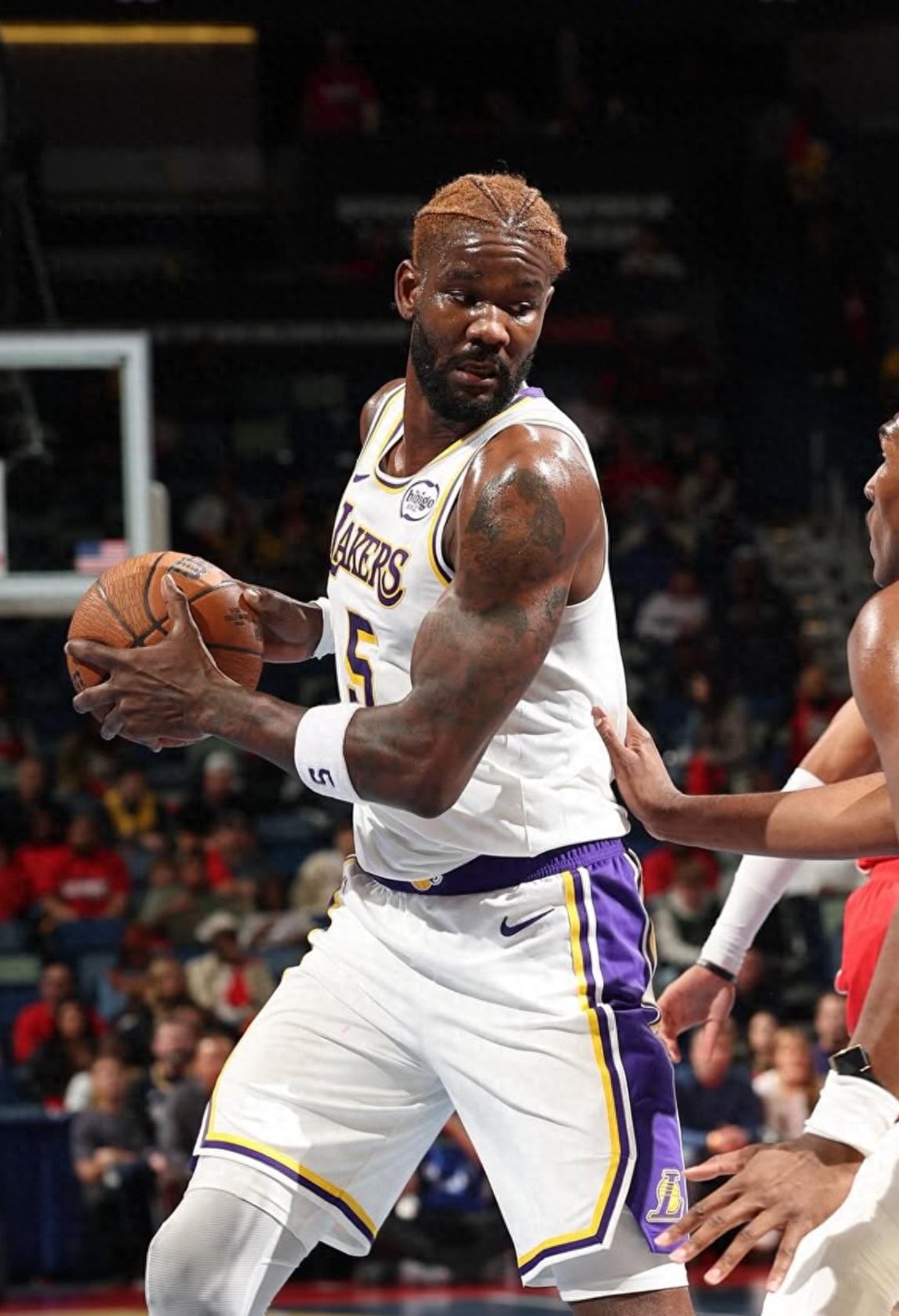 效率生涯新高！艾顿过去三场场均20分13板命中率78.4%