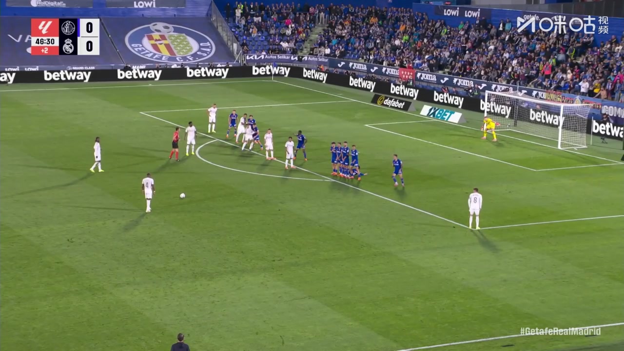 阿拉巴任意球攻门被神勇扑出巴尔韦德小角度补射偏出