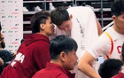 男篮落后，谁注意赵睿？冲到替补席，挨个给周琦等4将该支招！